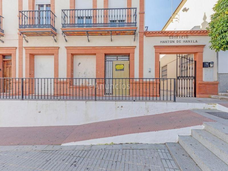 Gran local comercial en pleno centro, diáfano y gran amplitud.