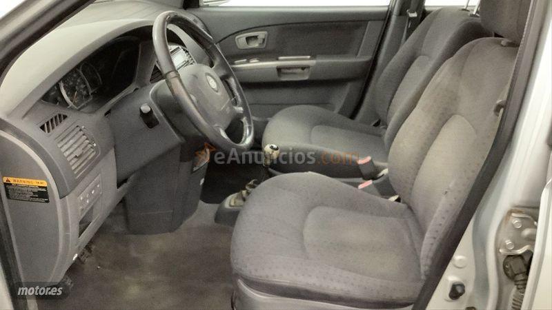 Kia Carens 2.0 CRDi LX de 2004 con 125.987 Km por 2.060 EUR. en Toledo
